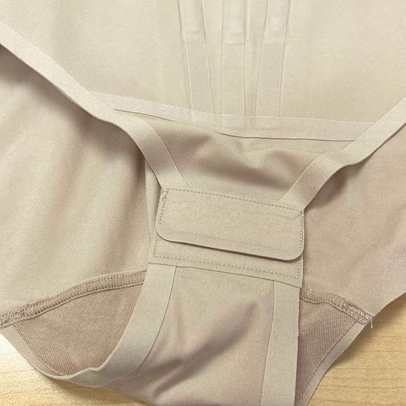 Boldness bodysuit in sand color - Picture 4 of 5